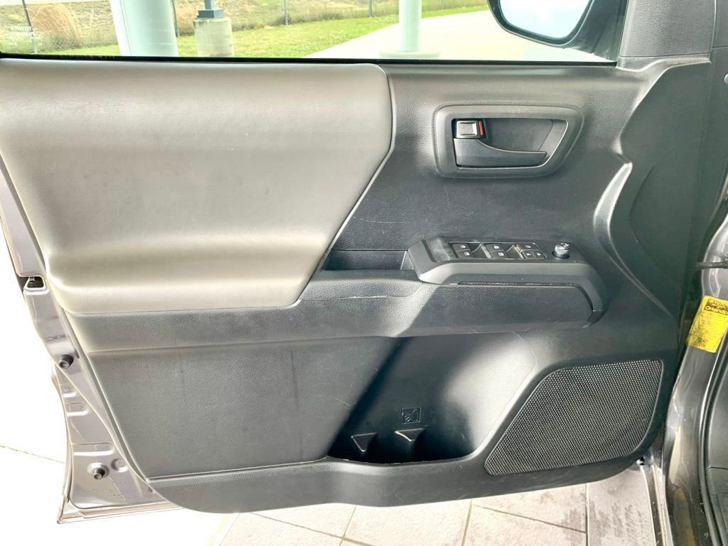 Used 2019 Toyota Tacoma SR w/ SR Convenience Package image 10