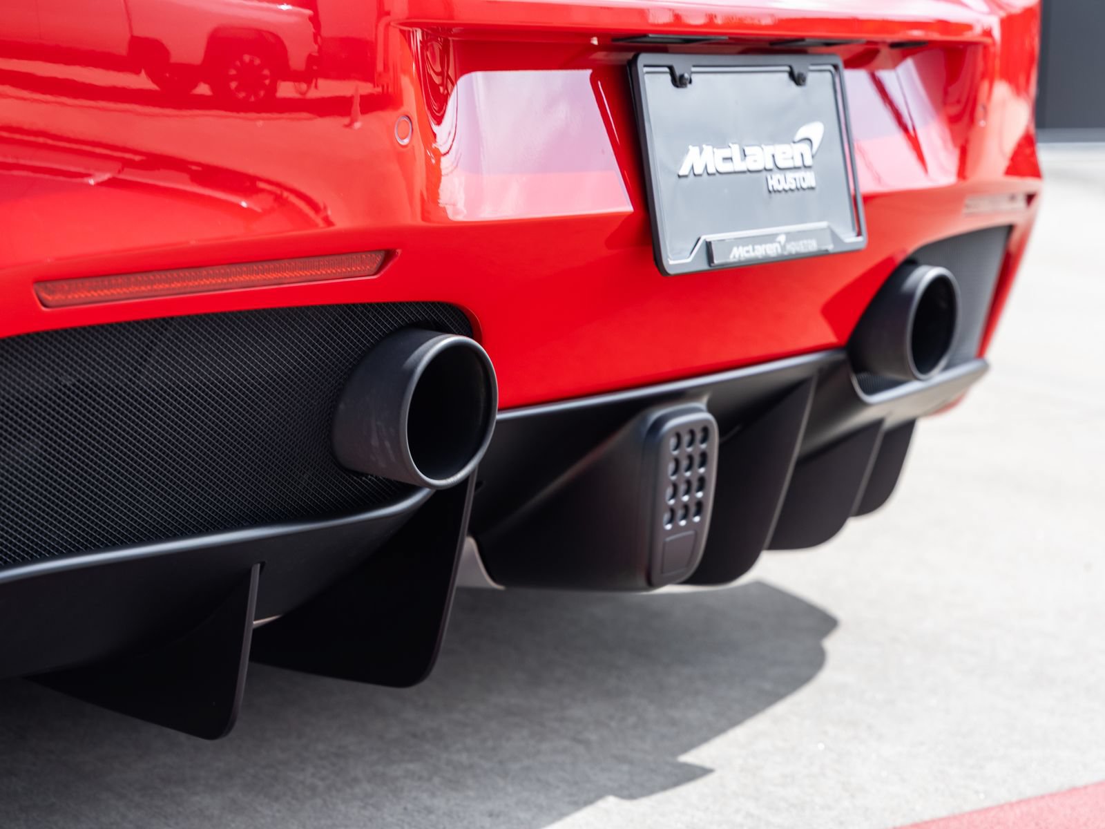 Used 2017 Ferrari 488 GTB RWD image 17