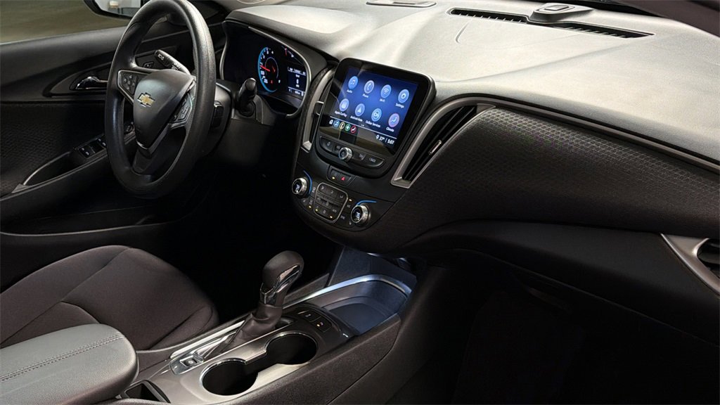 Used 2025 Chevrolet Malibu LT image 10