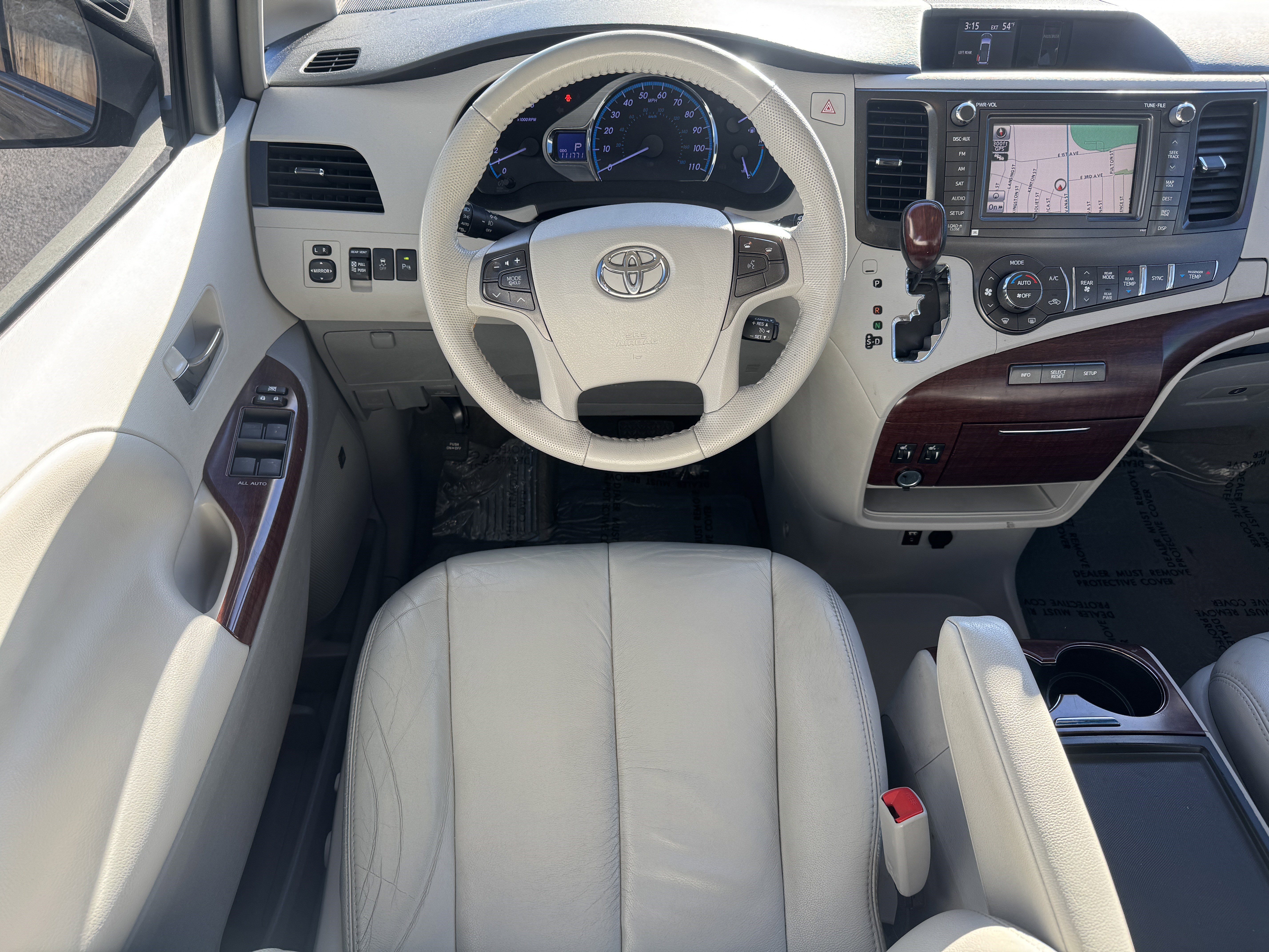 Used 2012 Toyota Sienna XLE image 17