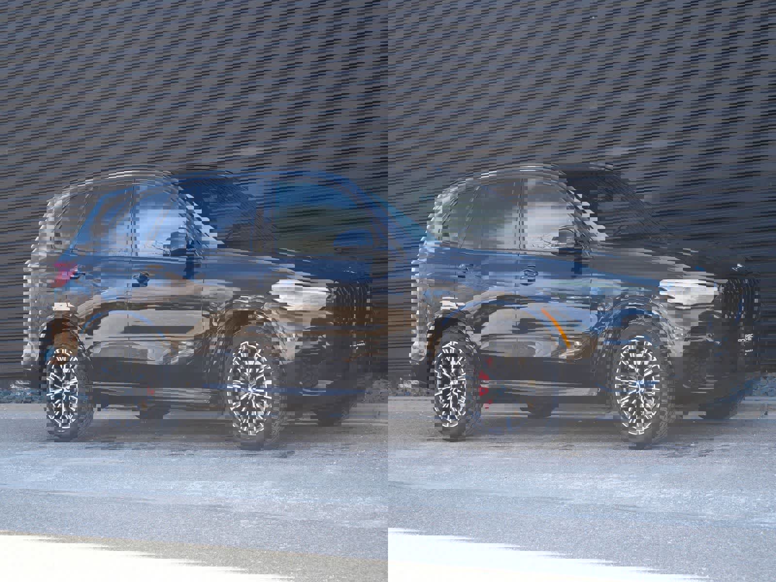 Used 2022 BMW X5 xDrive40i w/ M Sport Package image 27