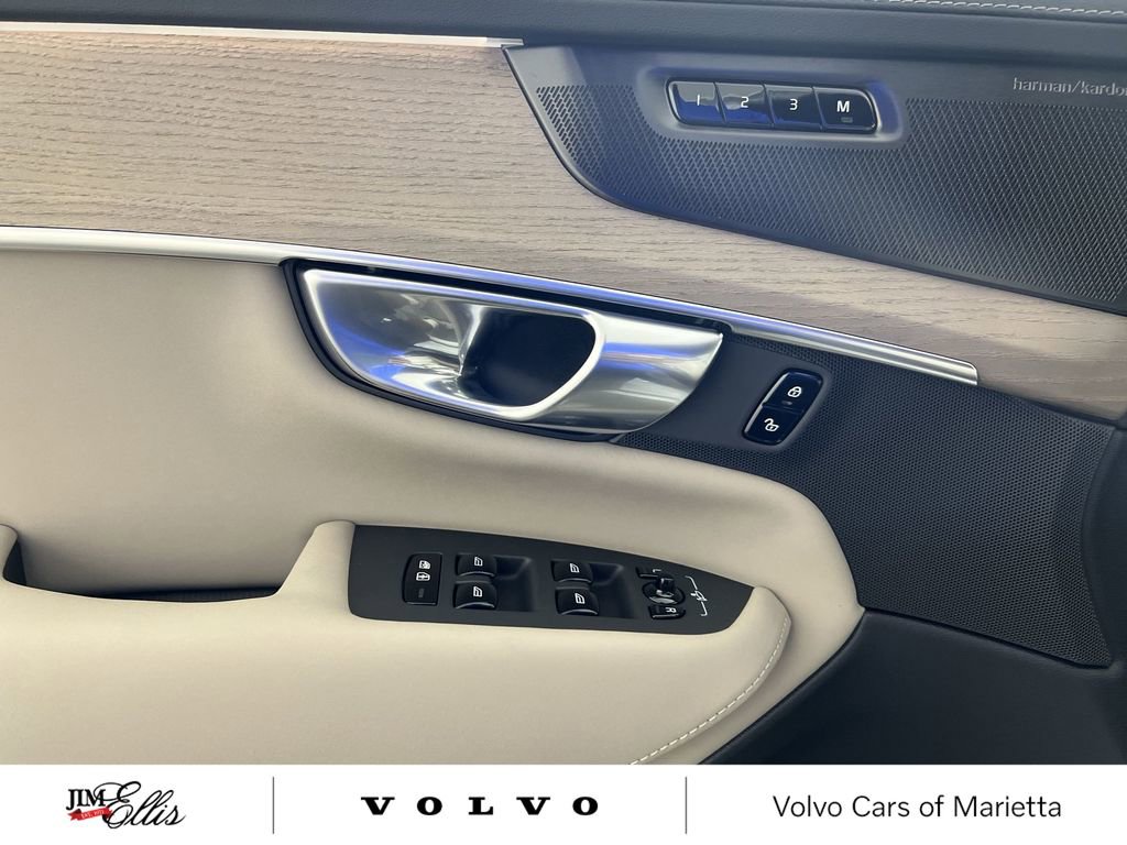 New 2026 Volvo XC90 B6 Plus w/ Protection Package Premier image 15