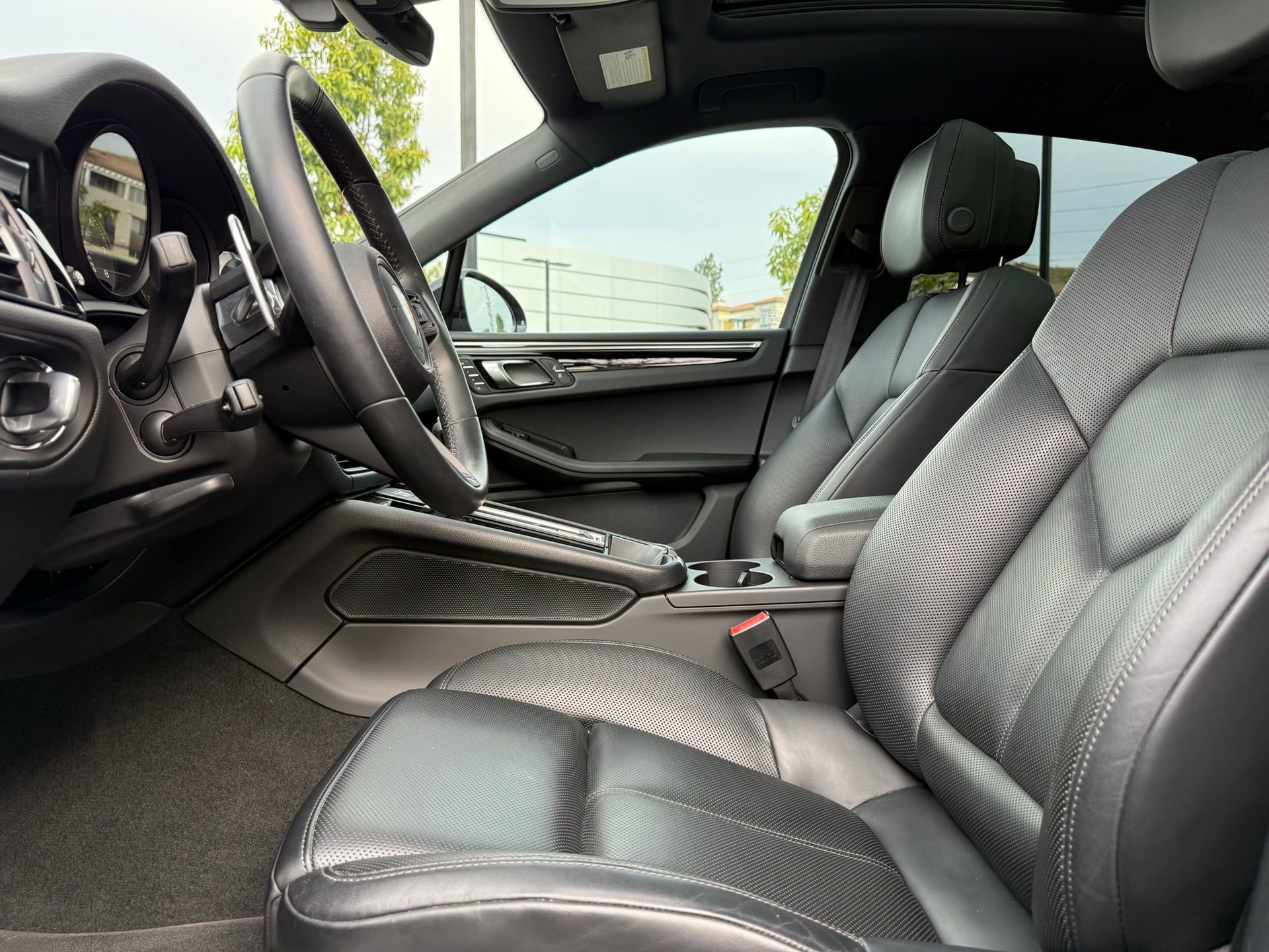 Certified 2024 Porsche Macan S image 13