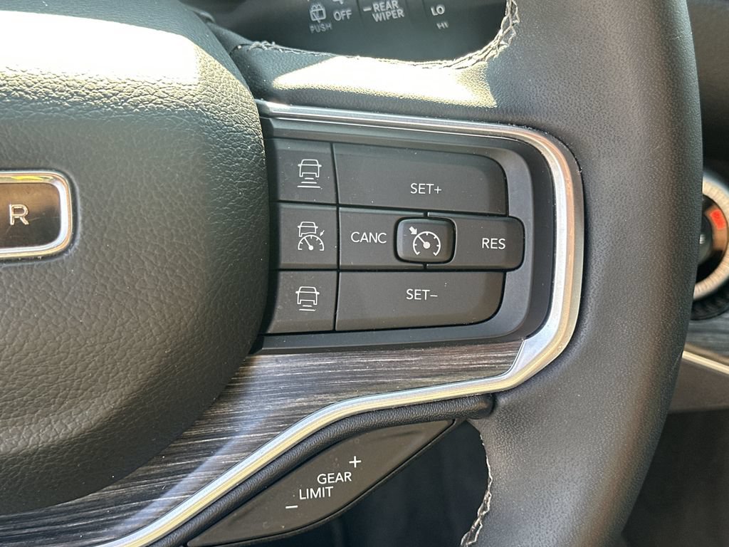 Used 2024 Jeep Wagoneer L Series II RWD image 26