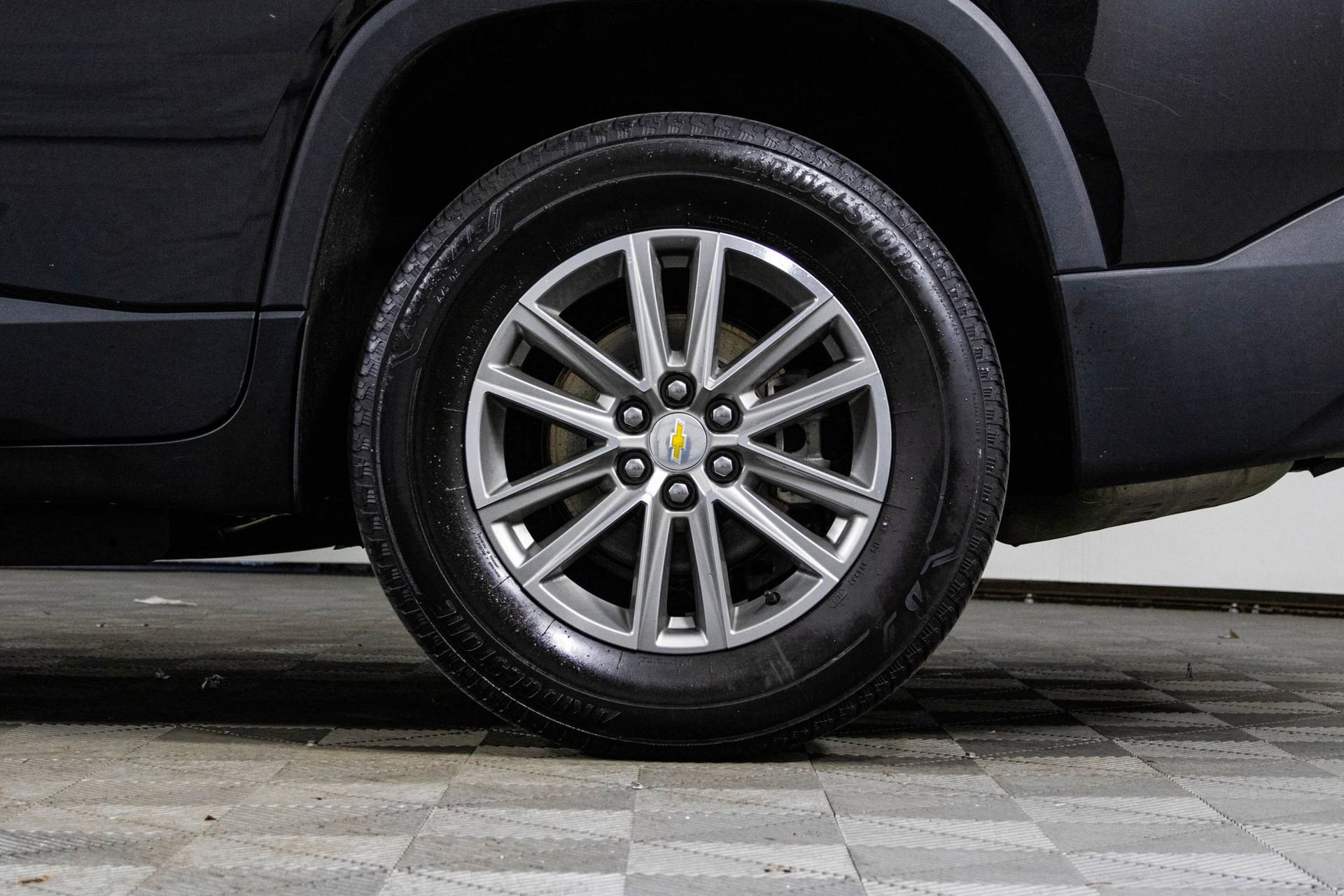 Used 2023 Chevrolet Traverse LT image 42