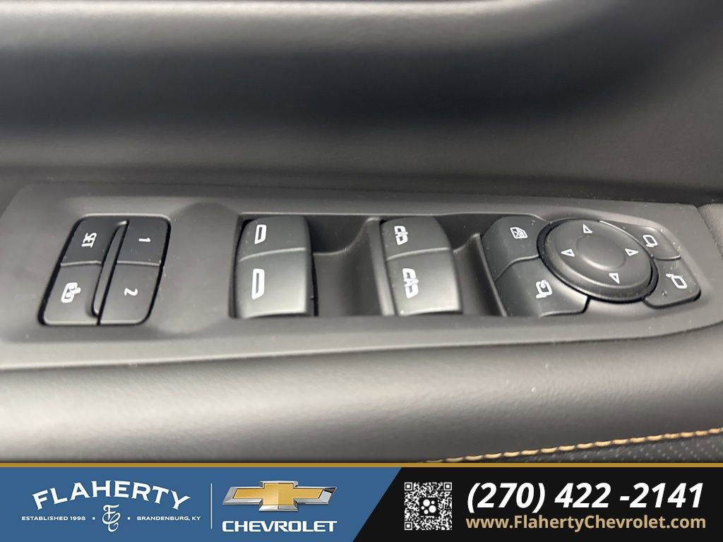 Used 2024 GMC Yukon AT4 w/ Technology Package image 19