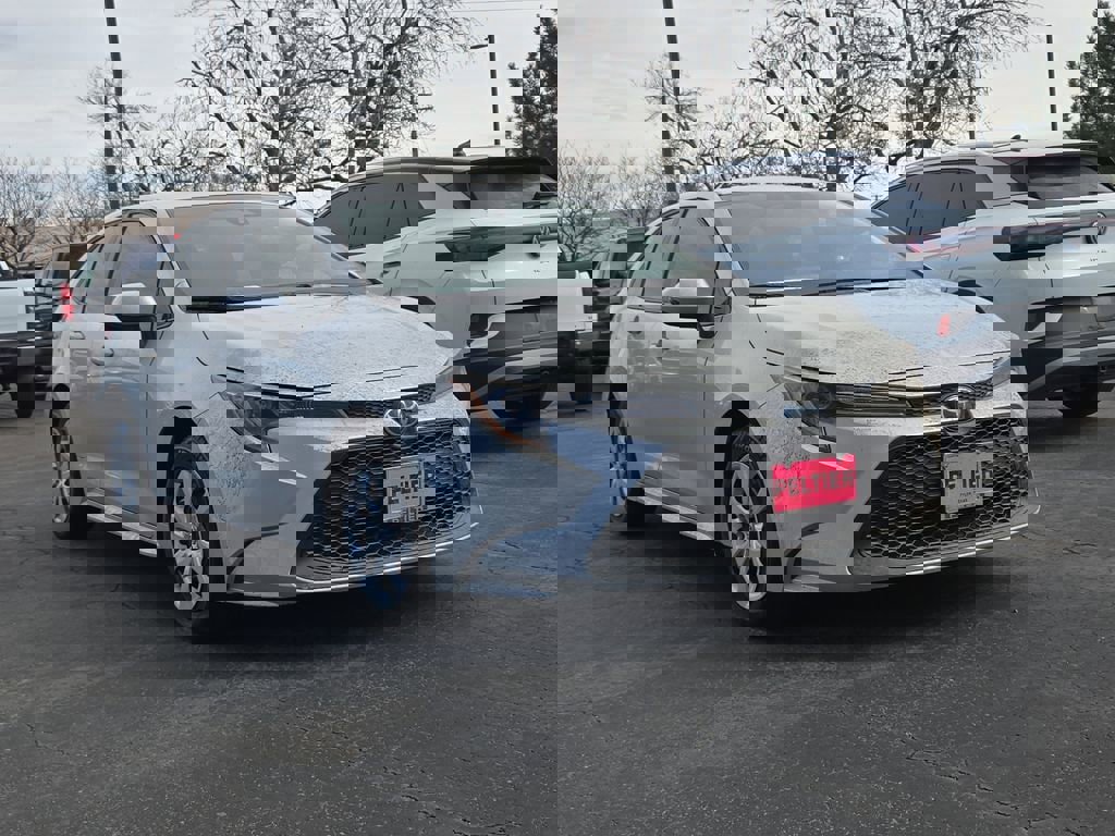 Used 2022 Toyota Corolla LE image 2