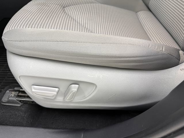 Used 2022 Toyota Highlander LE FWD image 27
