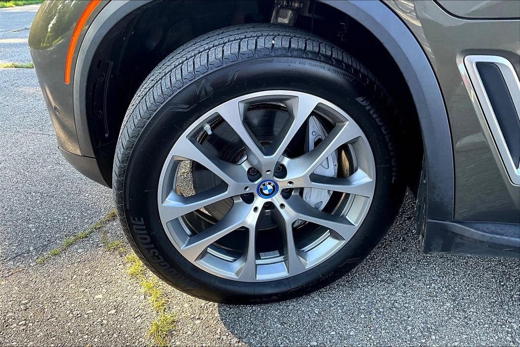 Used 2023 BMW X5 xDrive45e image 12