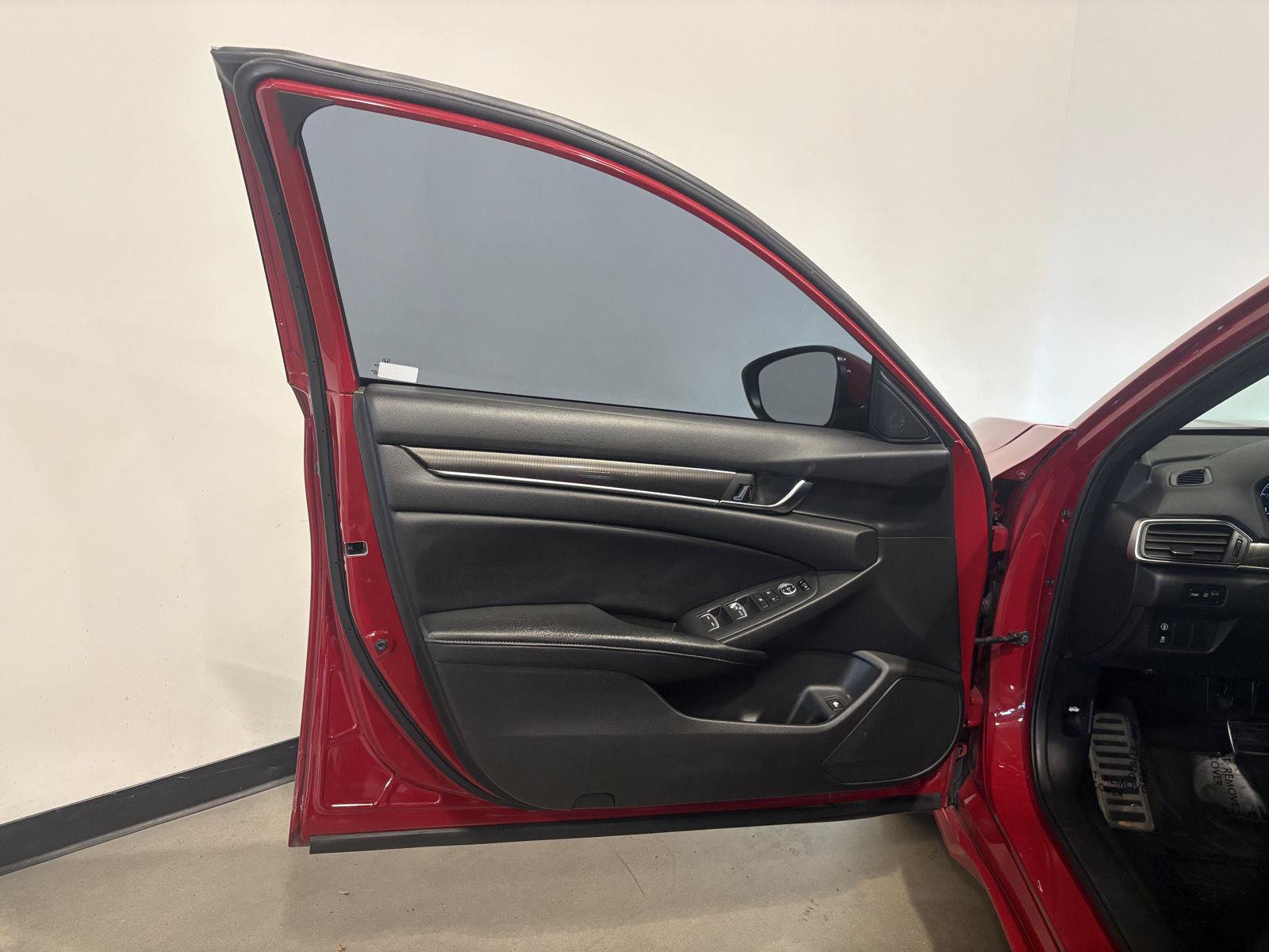 Used 2018 Honda Accord Sport image 11