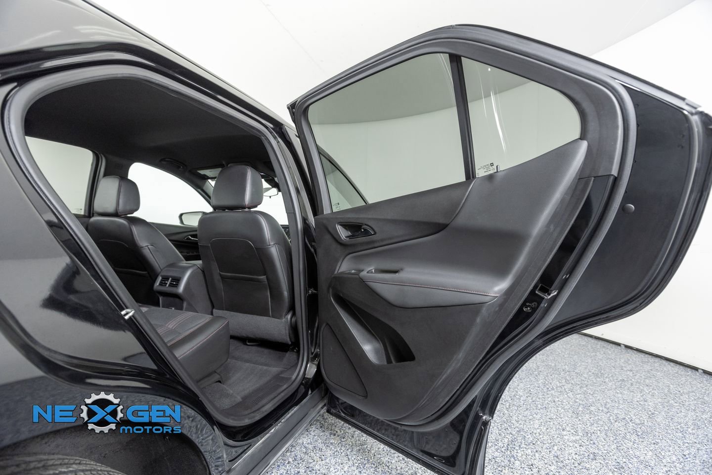 Used 2023 Chevrolet Equinox RS image 30