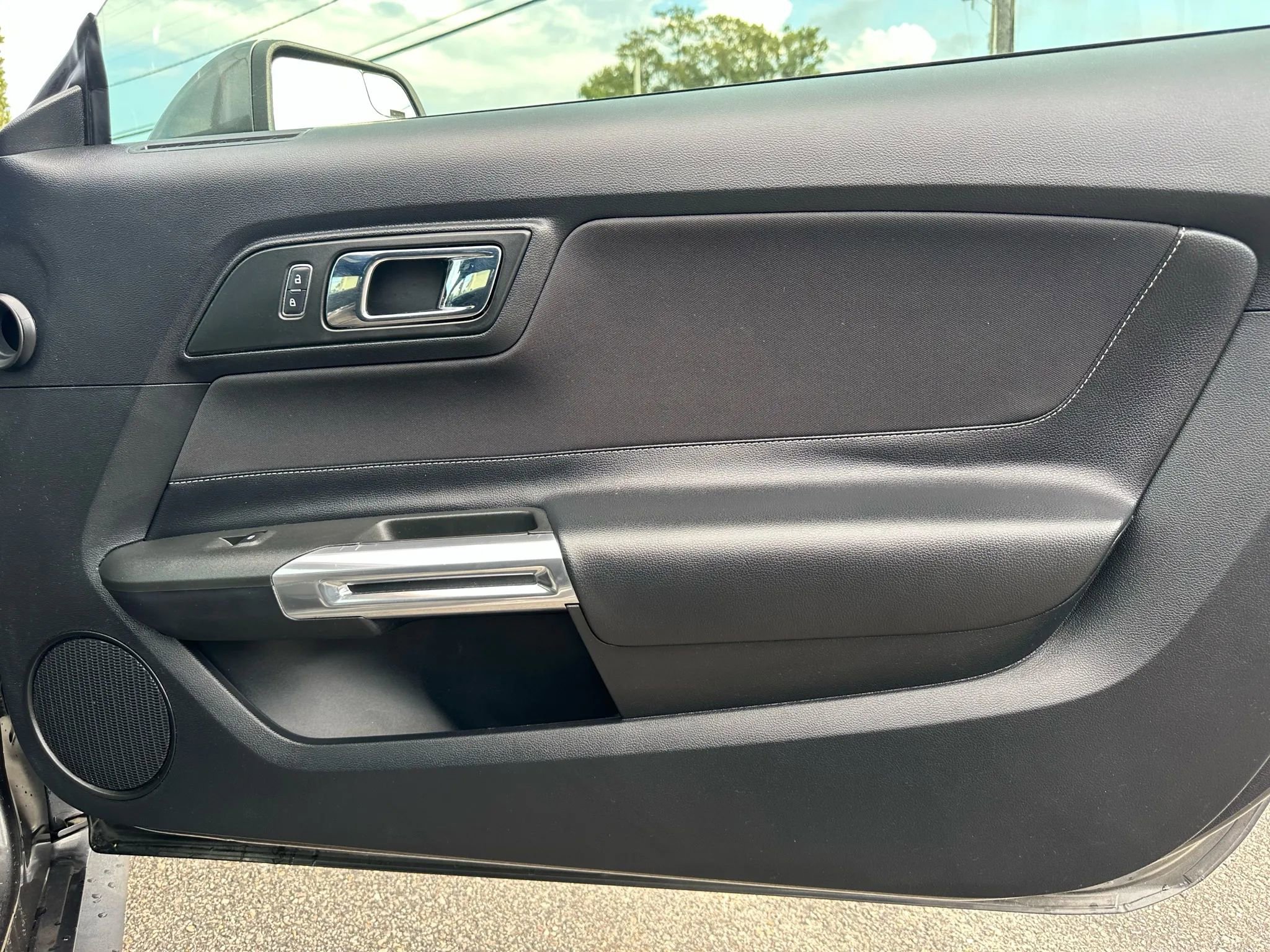 Used 2016 Ford Mustang Coupe image 17