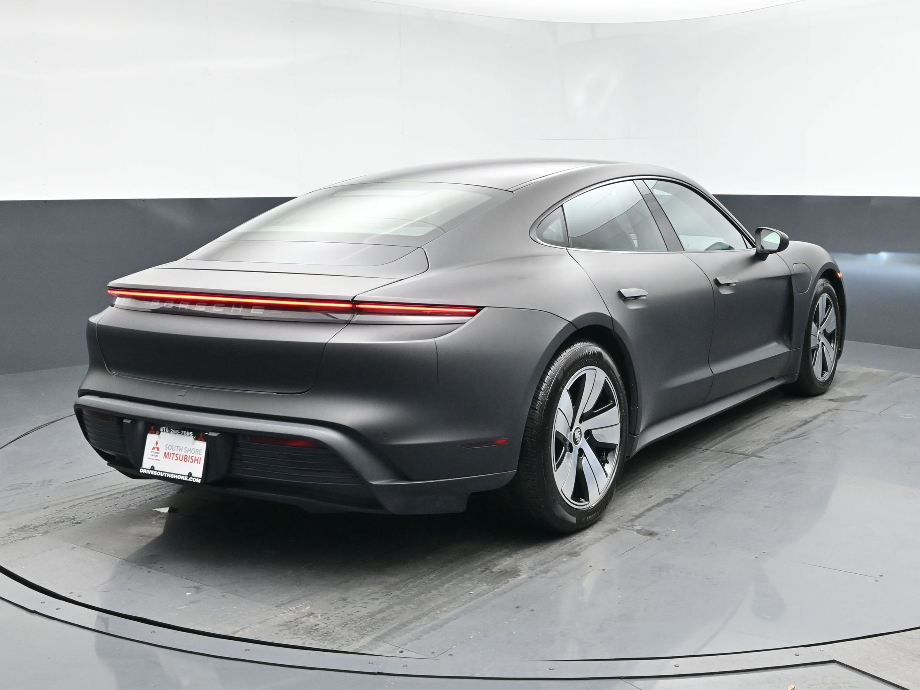 Used 2020 Porsche Taycan 4S image 16