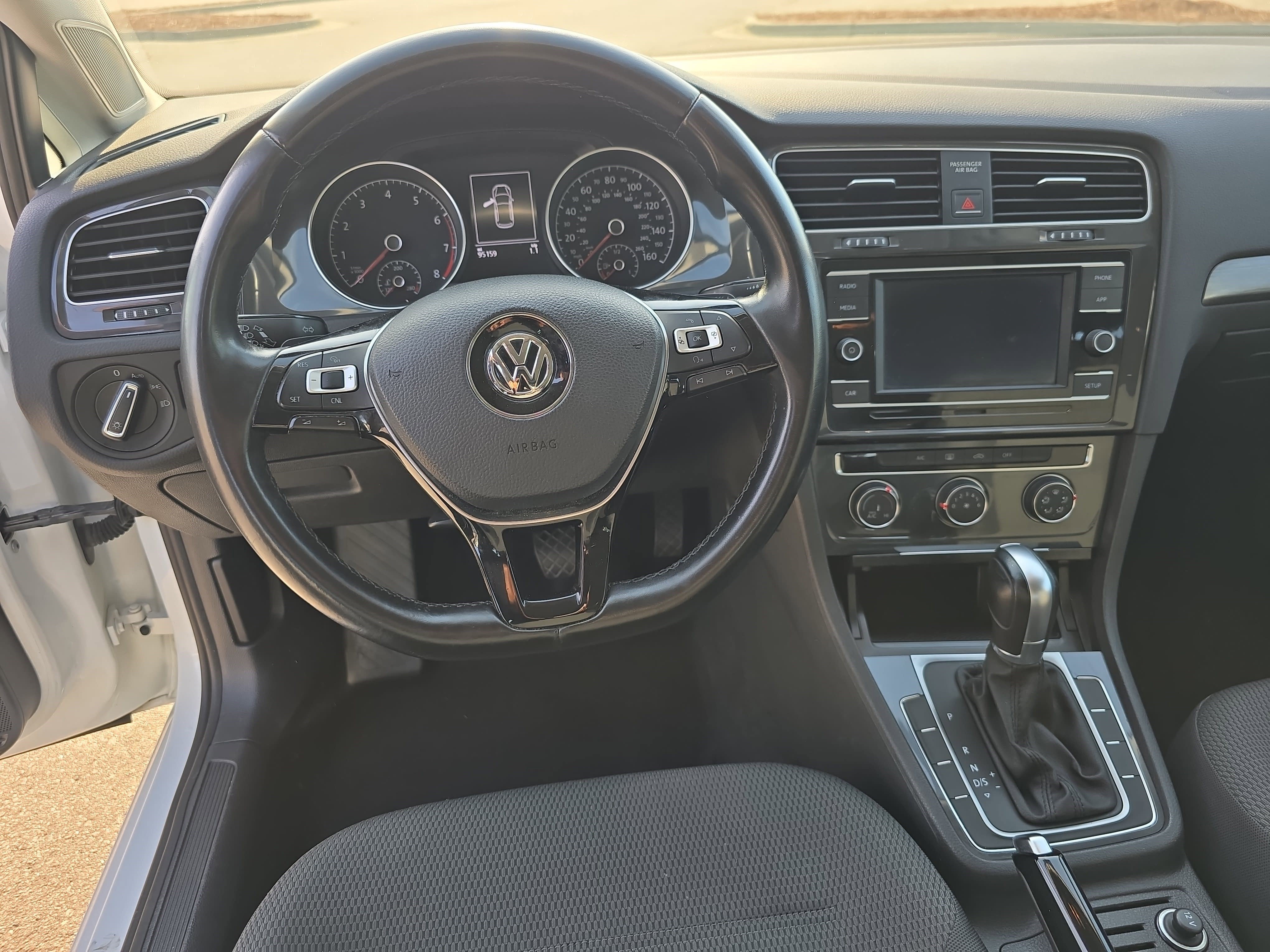 Used 2018 Volkswagen Golf S image 16