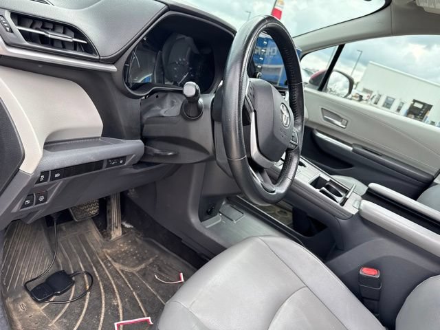 Used 2021 Toyota Sienna XLE AWD/4WD image 19