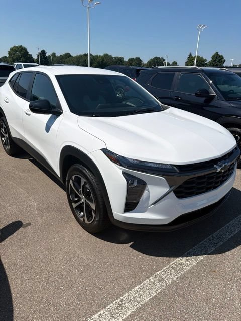 Used 2024 Chevrolet Trax RS FWD image 3