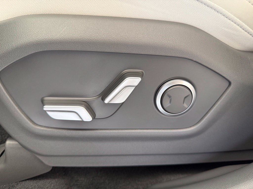 Used 2025 Hyundai Santa Fe SEL FWD image 28