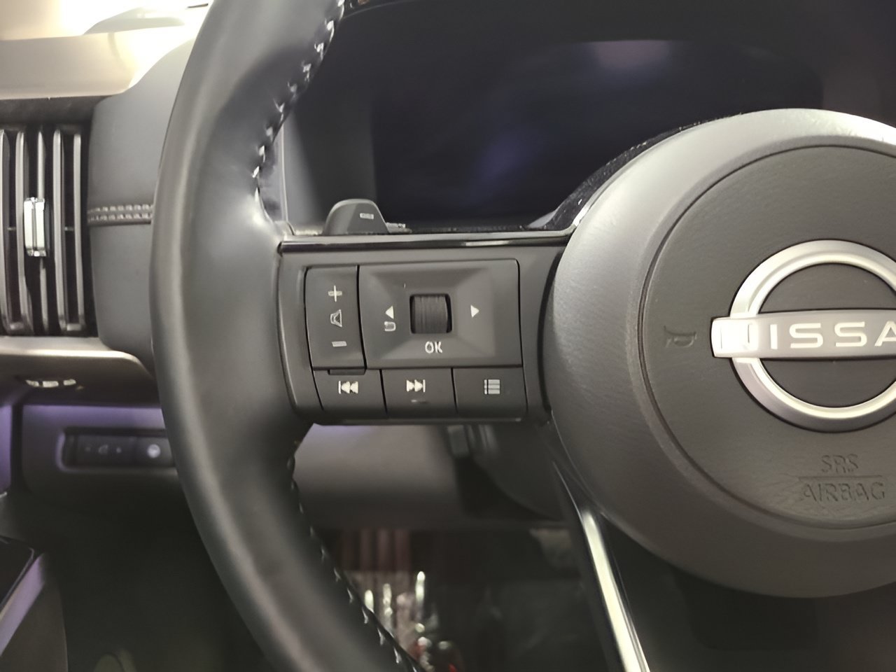 Used 2025 Nissan Pathfinder Platinum AWD/4WD image 28