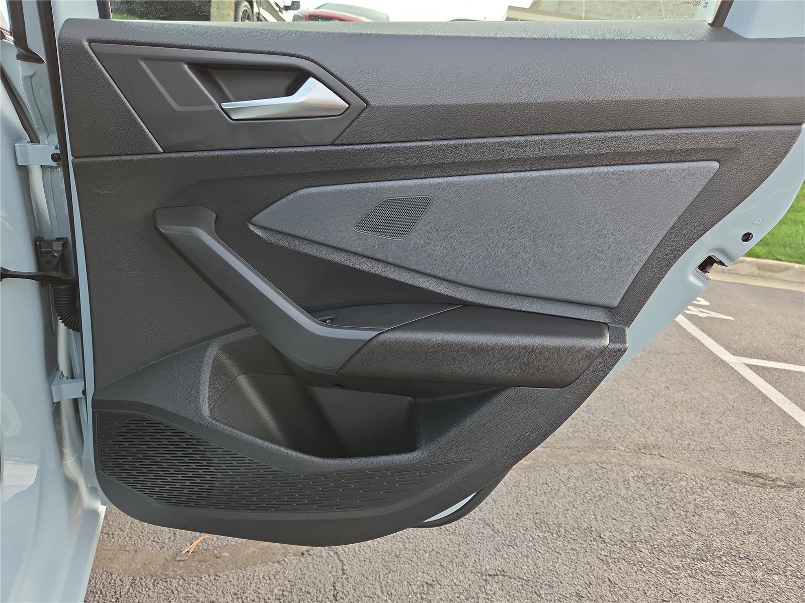 Used 2025 Volkswagen Jetta SE w/ Sunroof Package image 28