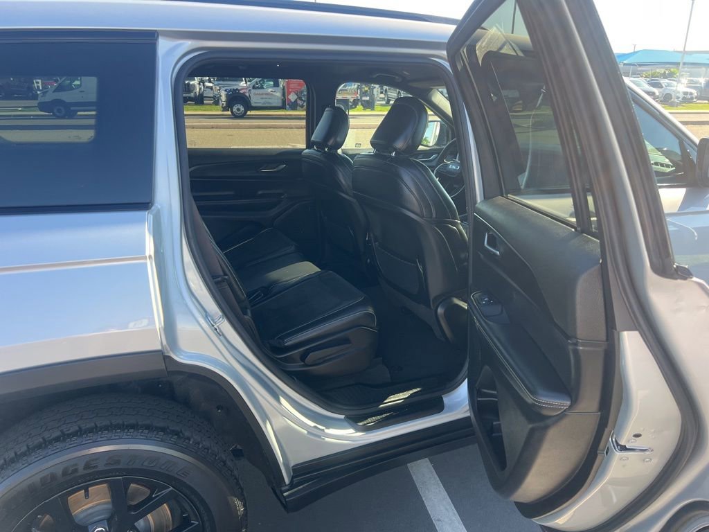 Used 2024 Jeep Grand Cherokee L Laredo image 30