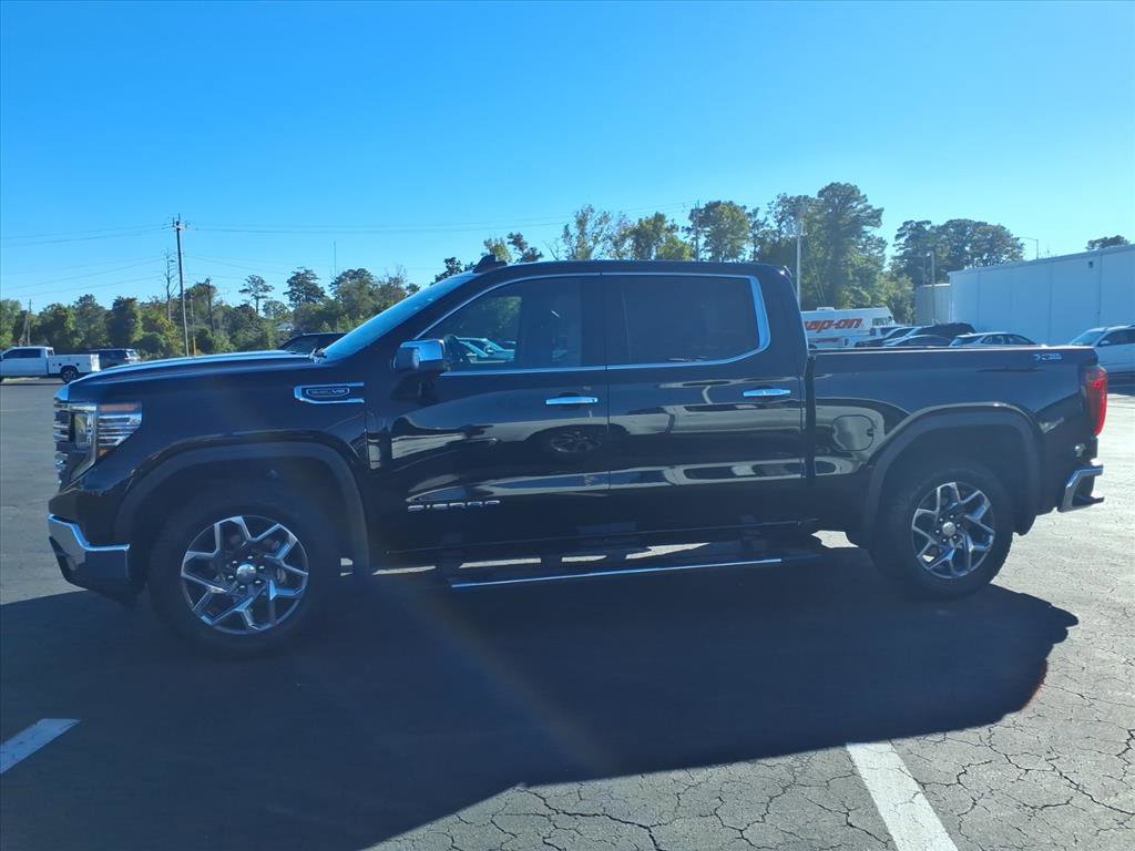 Used 2022 GMC Sierra 1500 SLT w/ SLT Convenience Package image 3