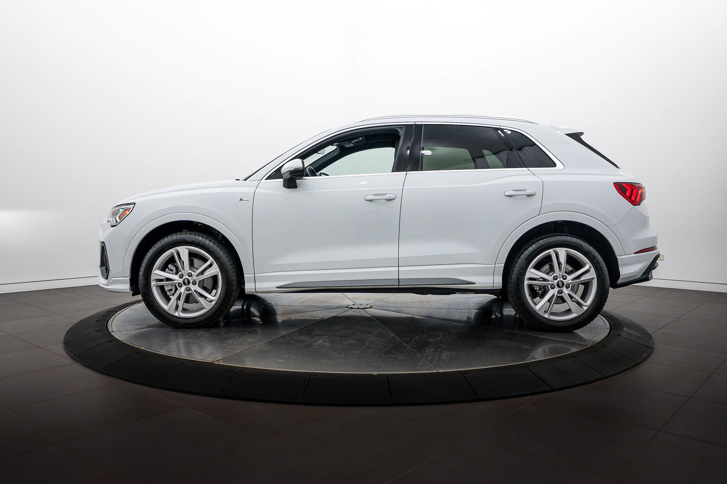 Certified 2023 Audi Q3 2.0T Premium Plus w/ Premium Plus Package AWD/4WD image 6