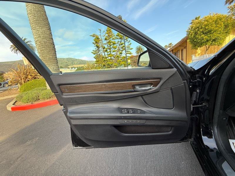 Used 2009 BMW 750i RWD image 41