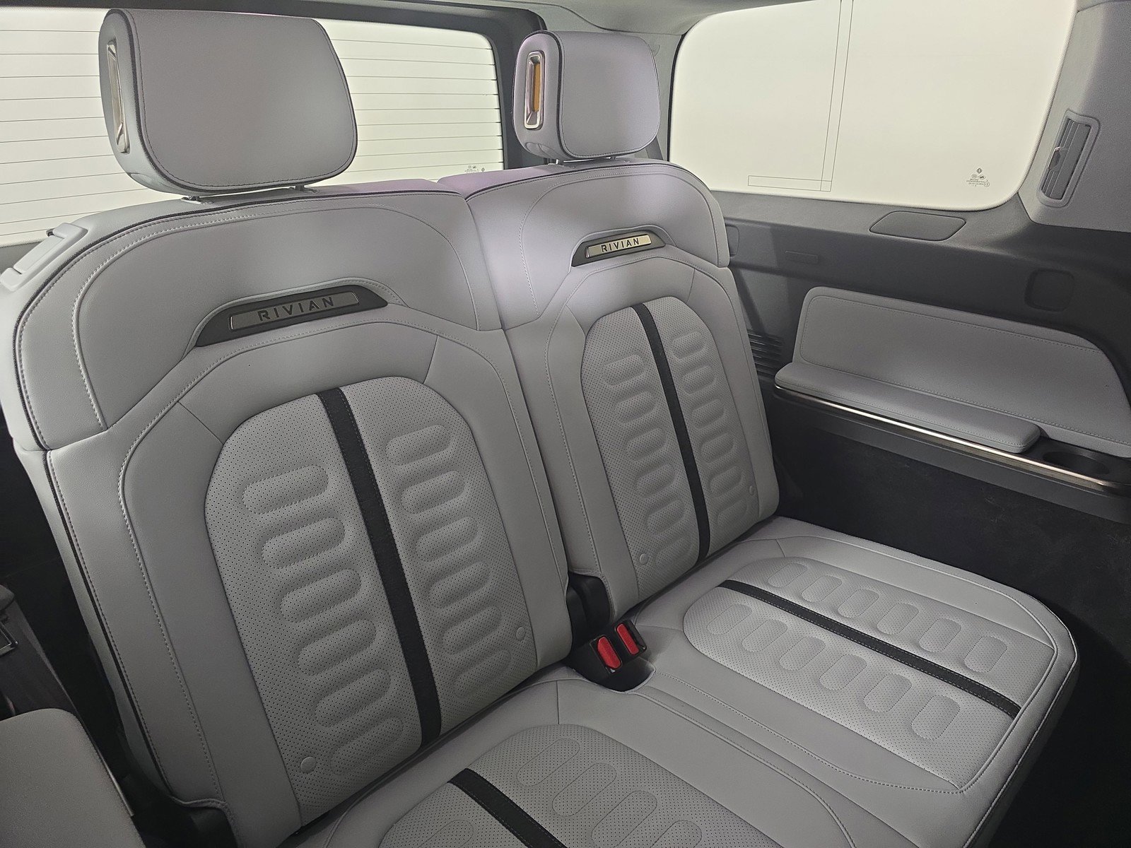 Used 2024 Rivian R1S Adventure image 25