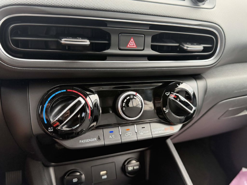 Certified 2023 Hyundai Kona SEL AWD/4WD image 30