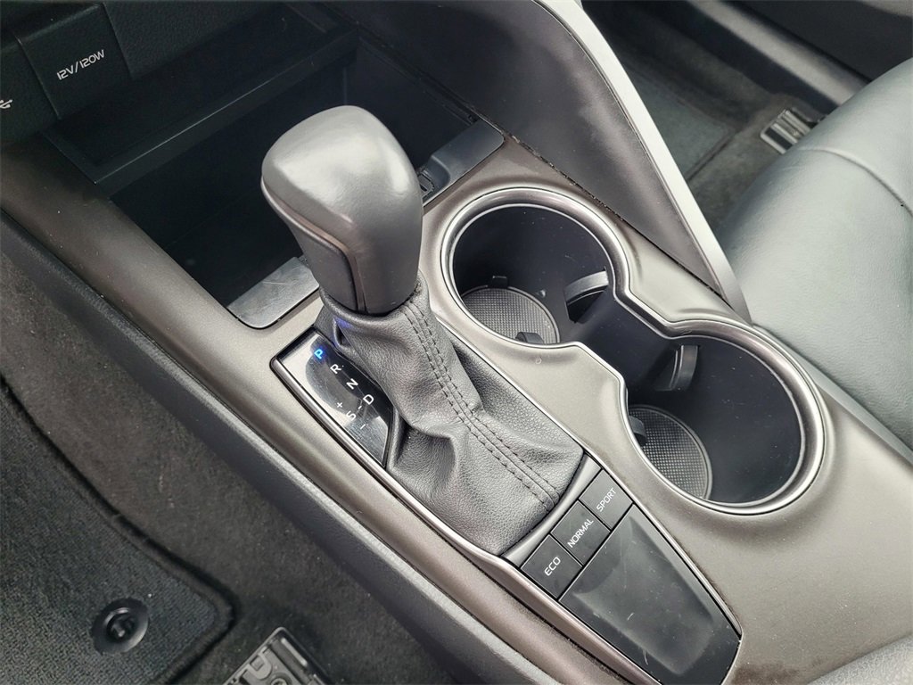 Used 2020 Toyota Camry SE image 16