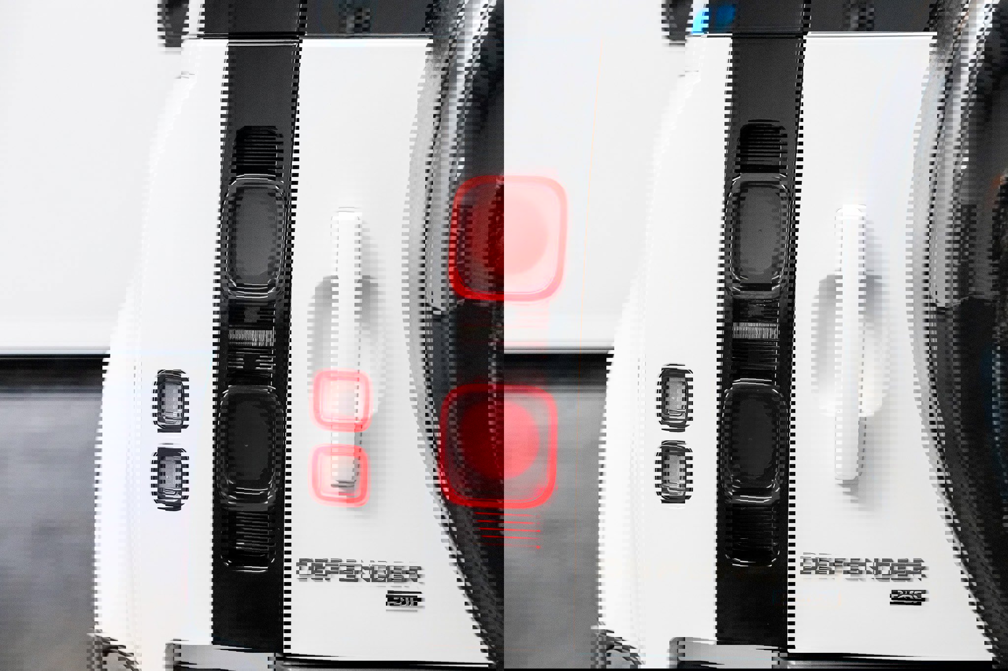 Used 2023 Land Rover Defender 110 X-Dynamic SE AWD/4WD image 17