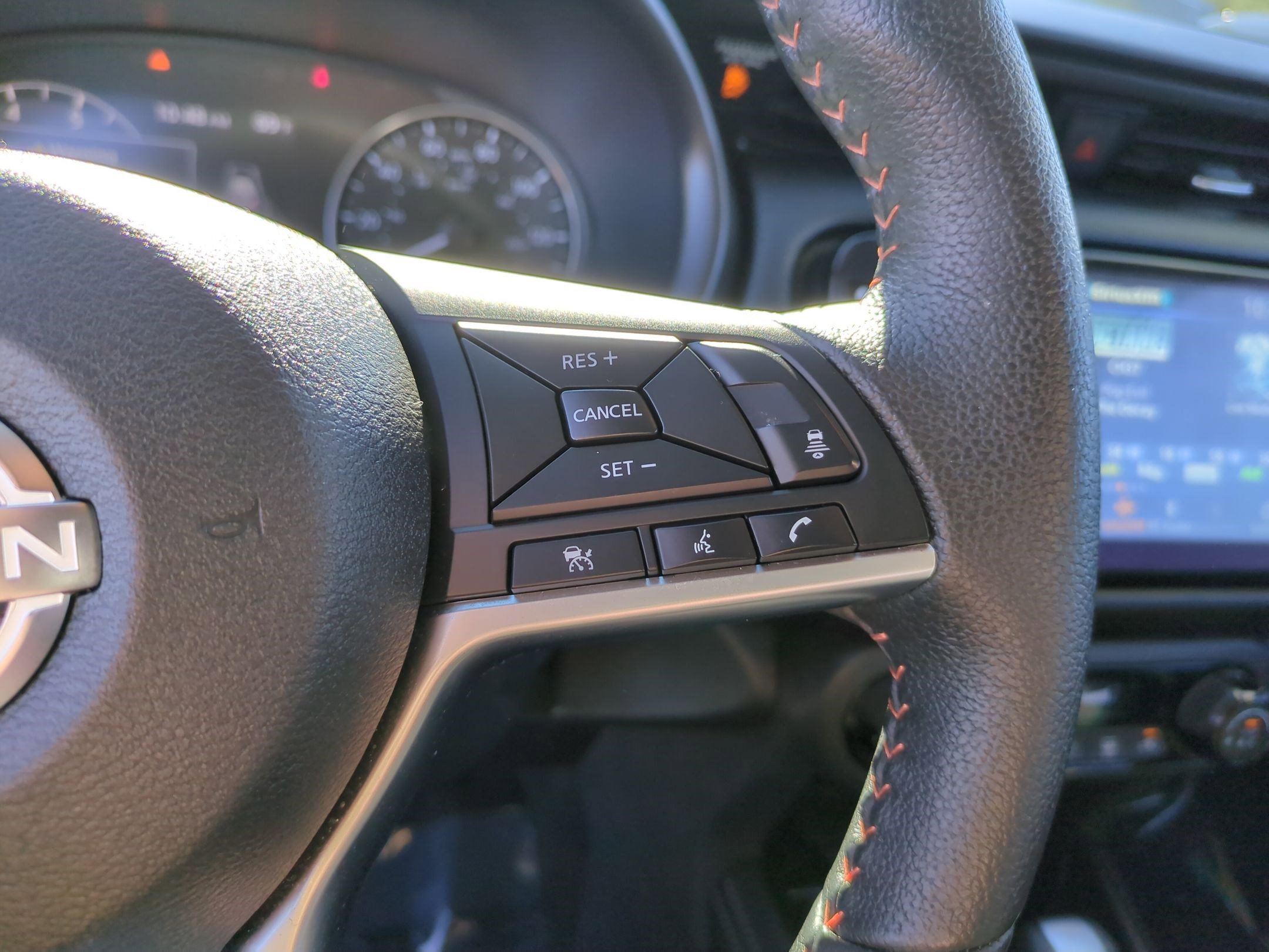 Used 2024 Nissan Kicks SR w/ Interior Electronics Package image 18