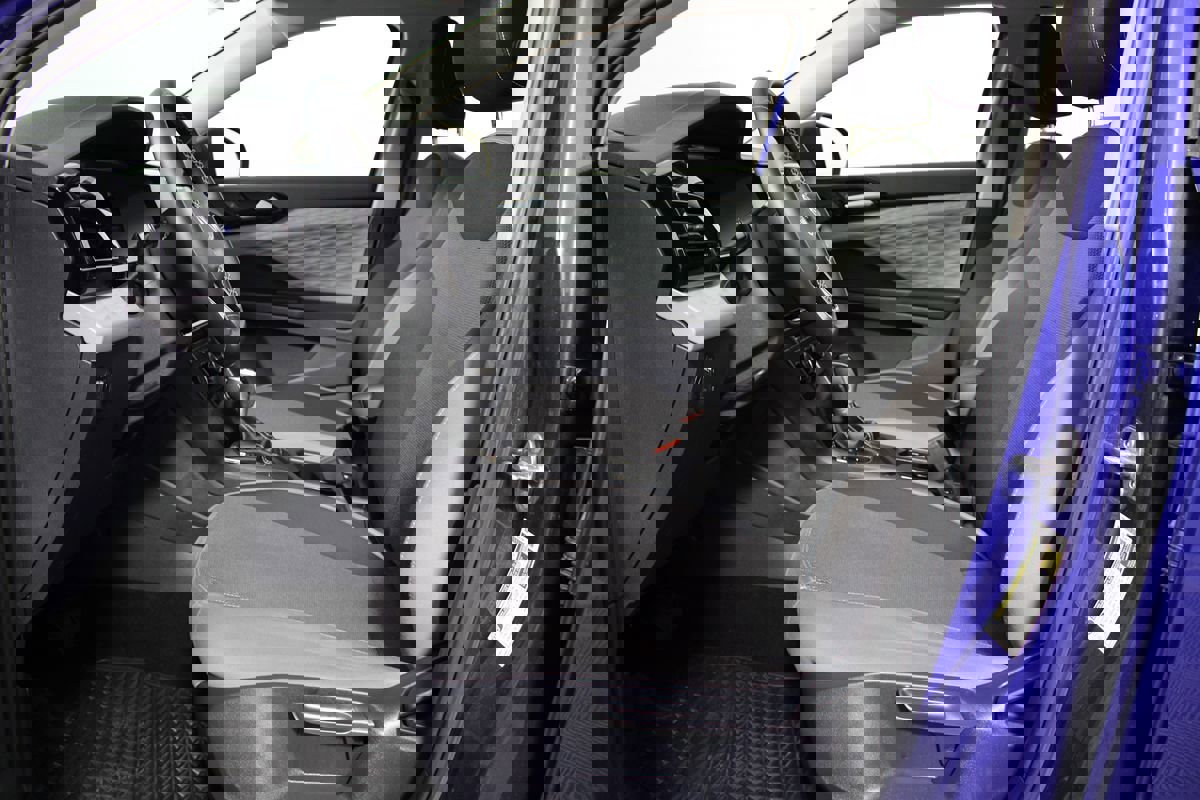 Used 2023 Volkswagen Taos S w/ Driver Assistance Package image 9