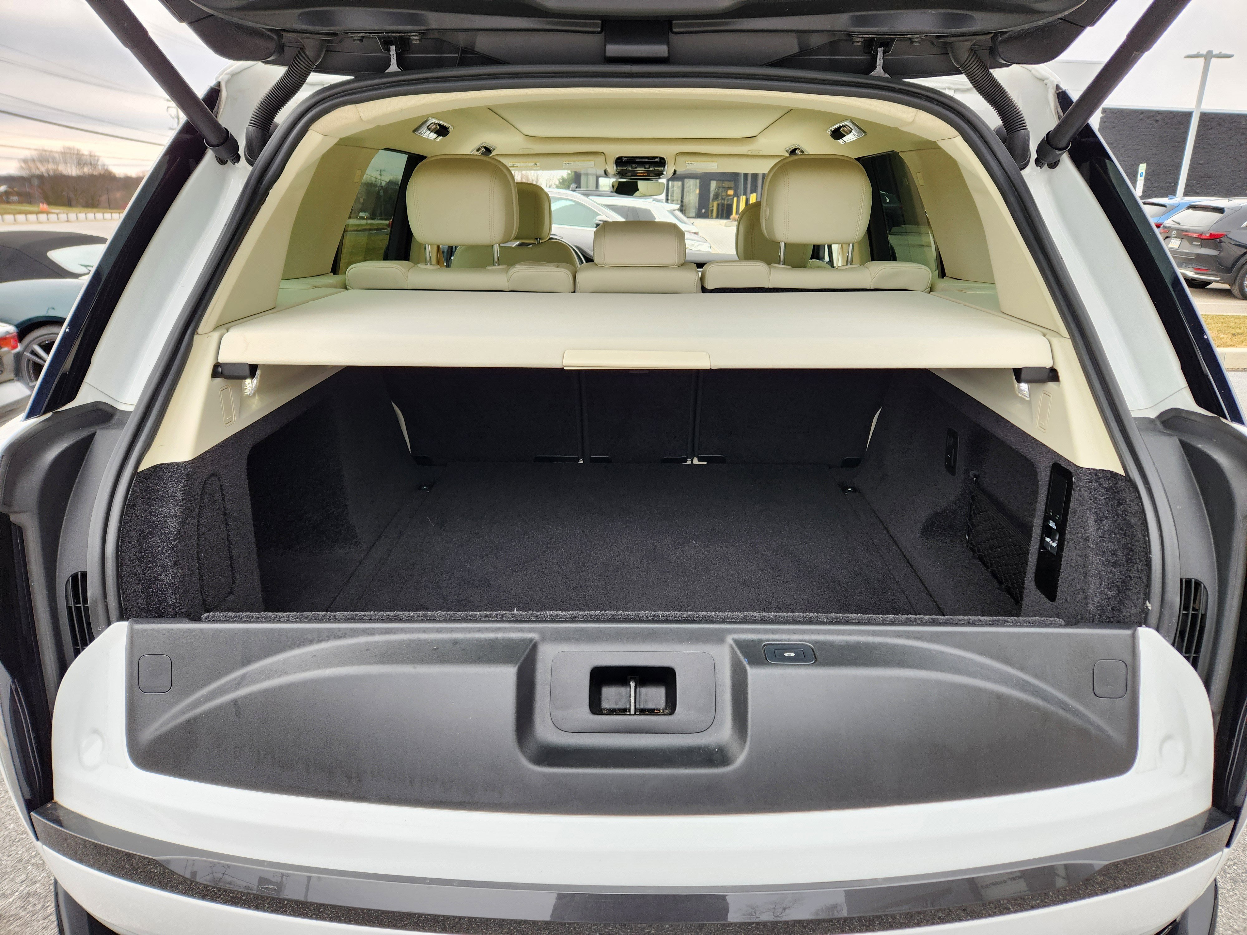 Certified 2023 Land Rover Range Rover SE AWD/4WD image 8