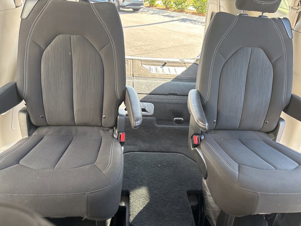 Used 2024 Chrysler Voyager LX FWD image 23