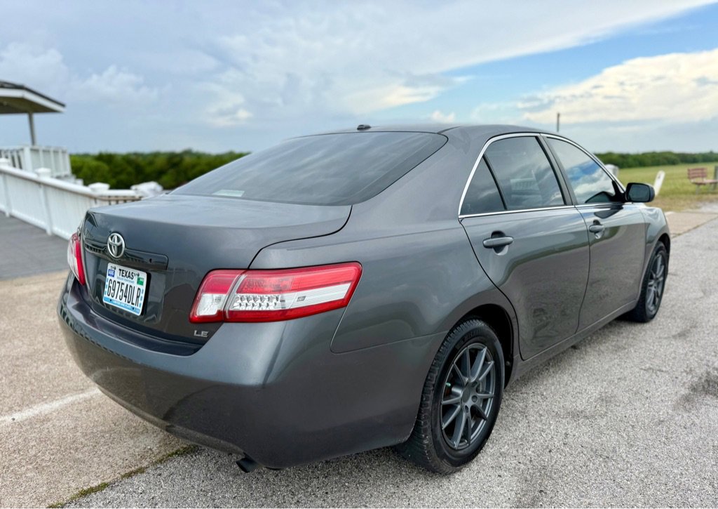 Used 2010 Toyota Camry LE FWD image 5