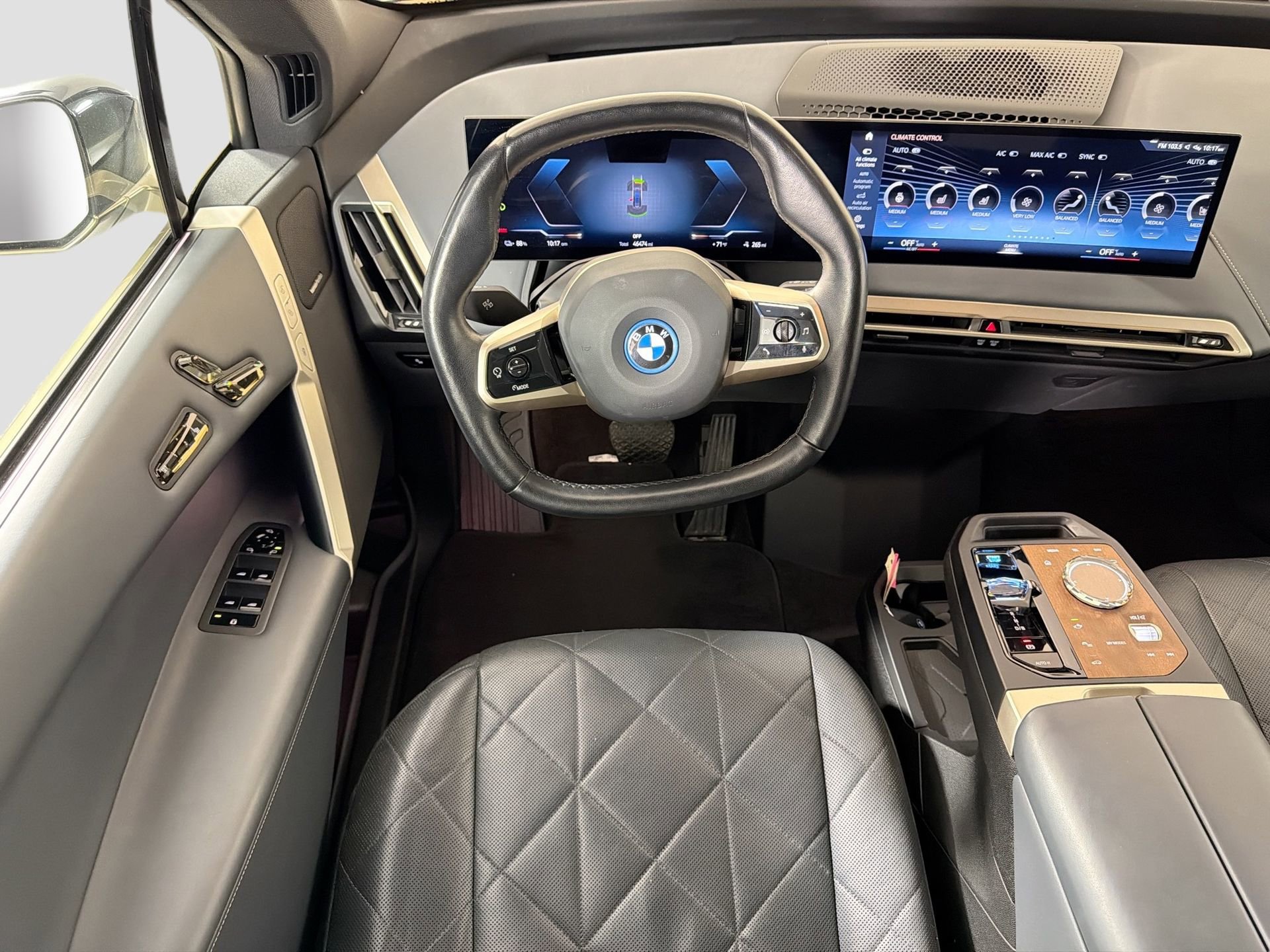 Used 2023 BMW iX xDrive50 w/ Ultimate Package image 22