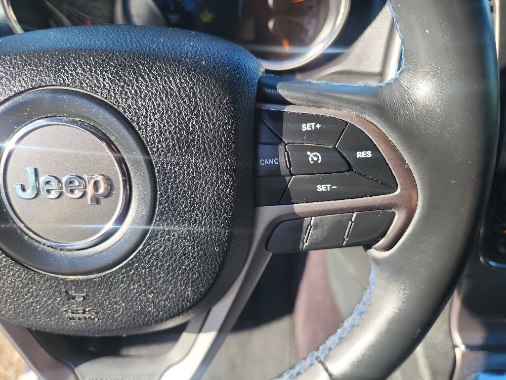 Used 2018 Jeep Grand Cherokee Laredo AWD/4WD image 18