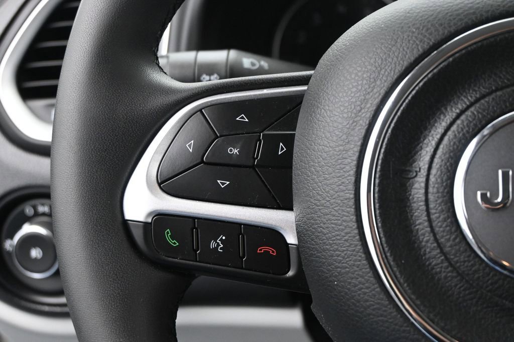 Used 2020 Jeep Renegade Latitude AWD/4WD image 17