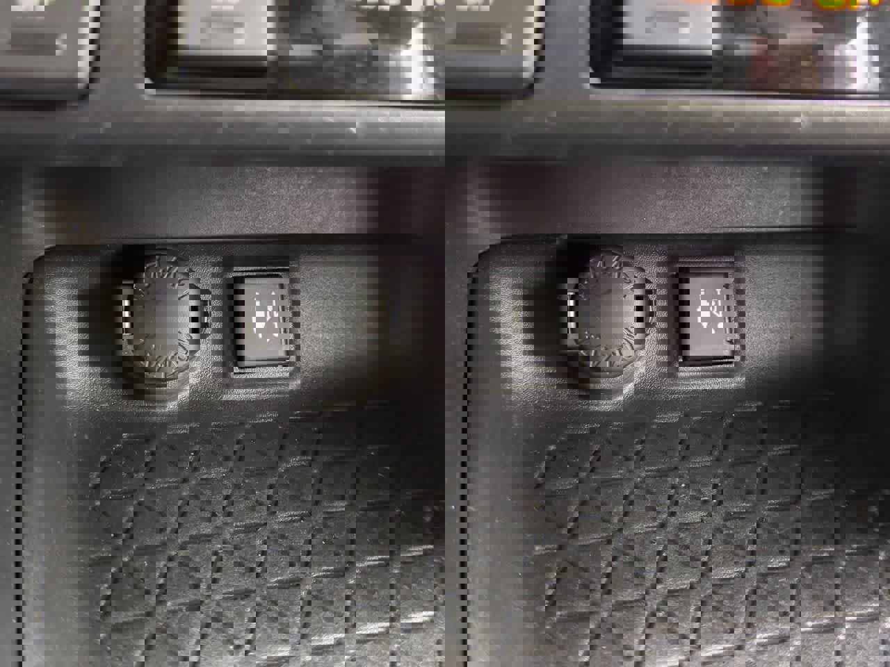 Used 2019 Toyota RAV4 XLE w/ Convenience Package image 32