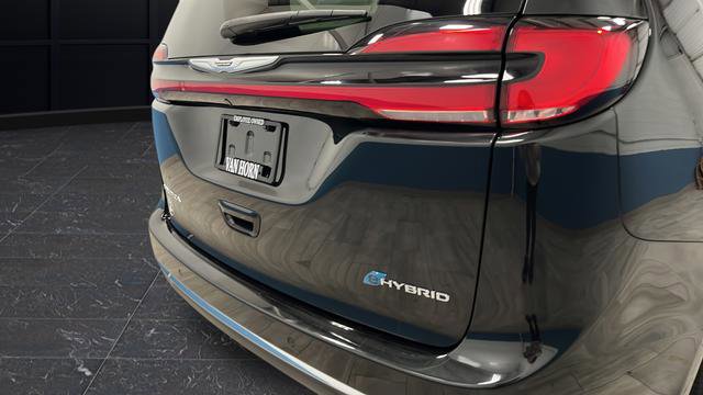 Used 2022 Chrysler Pacifica Touring-L FWD image 39