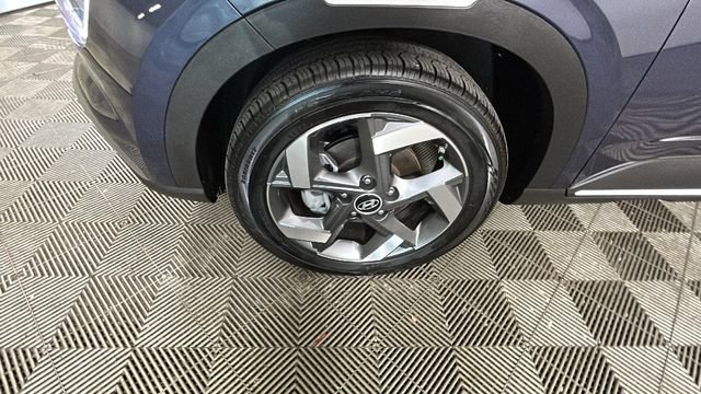 Used 2025 Hyundai Venue Limited FWD image 9
