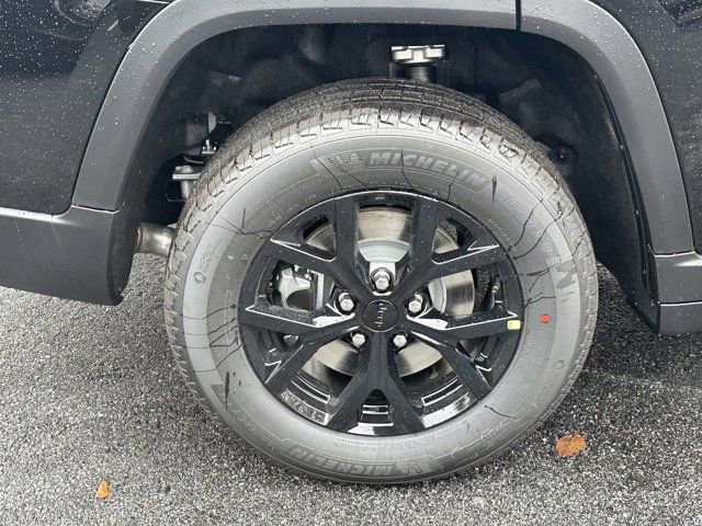 New 2025 Jeep Grand Cherokee L Altitude image 17