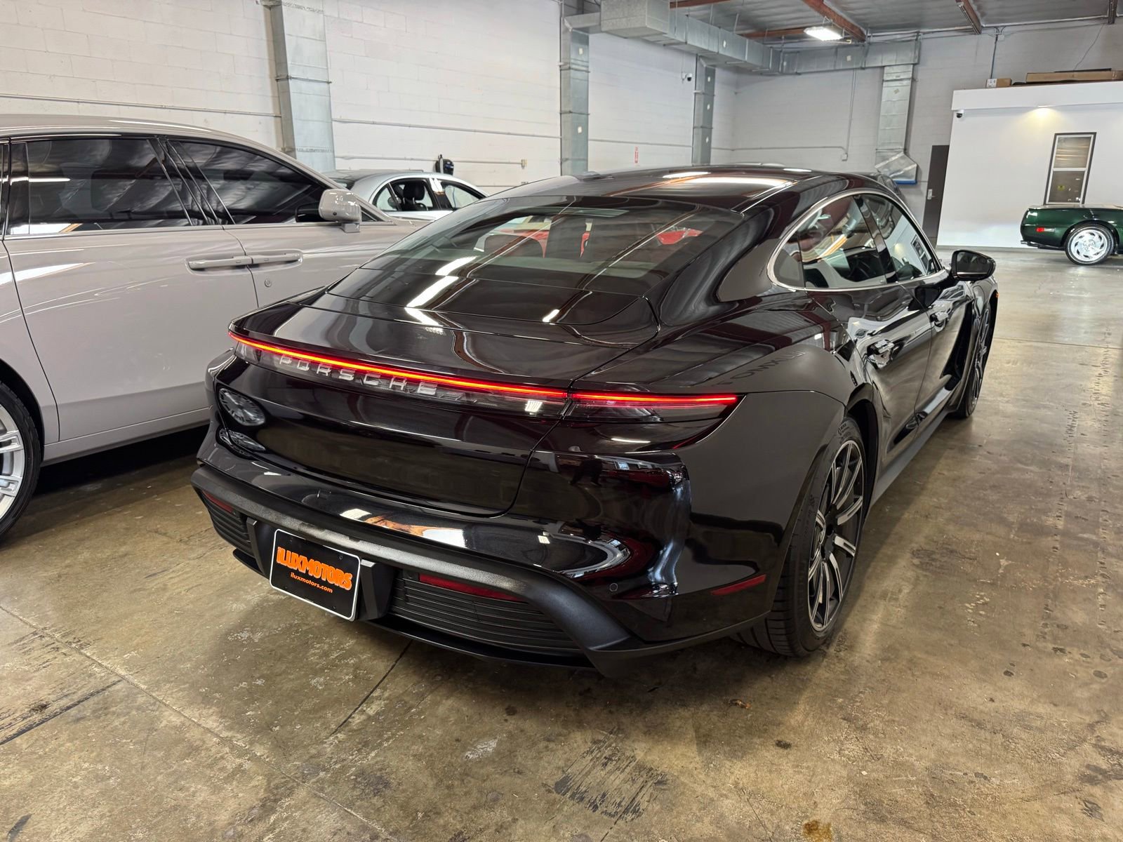 Used 2020 Porsche Taycan 4S AWD/4WD image 17