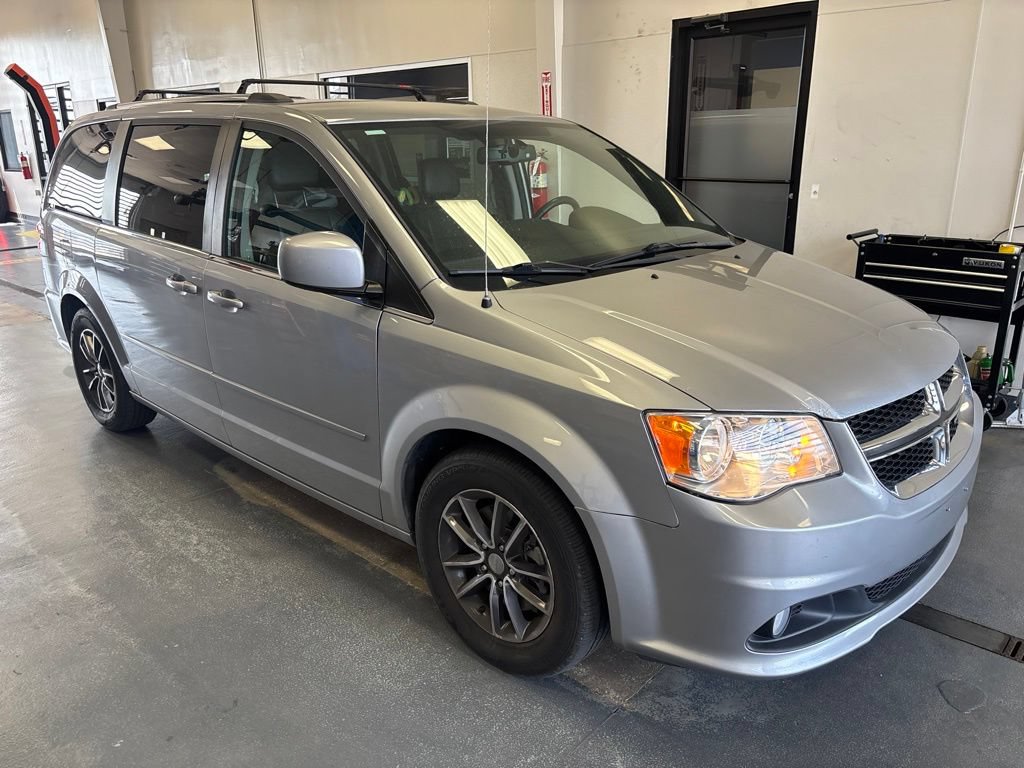 Used 2017 Dodge Grand Caravan SXT FWD image 1