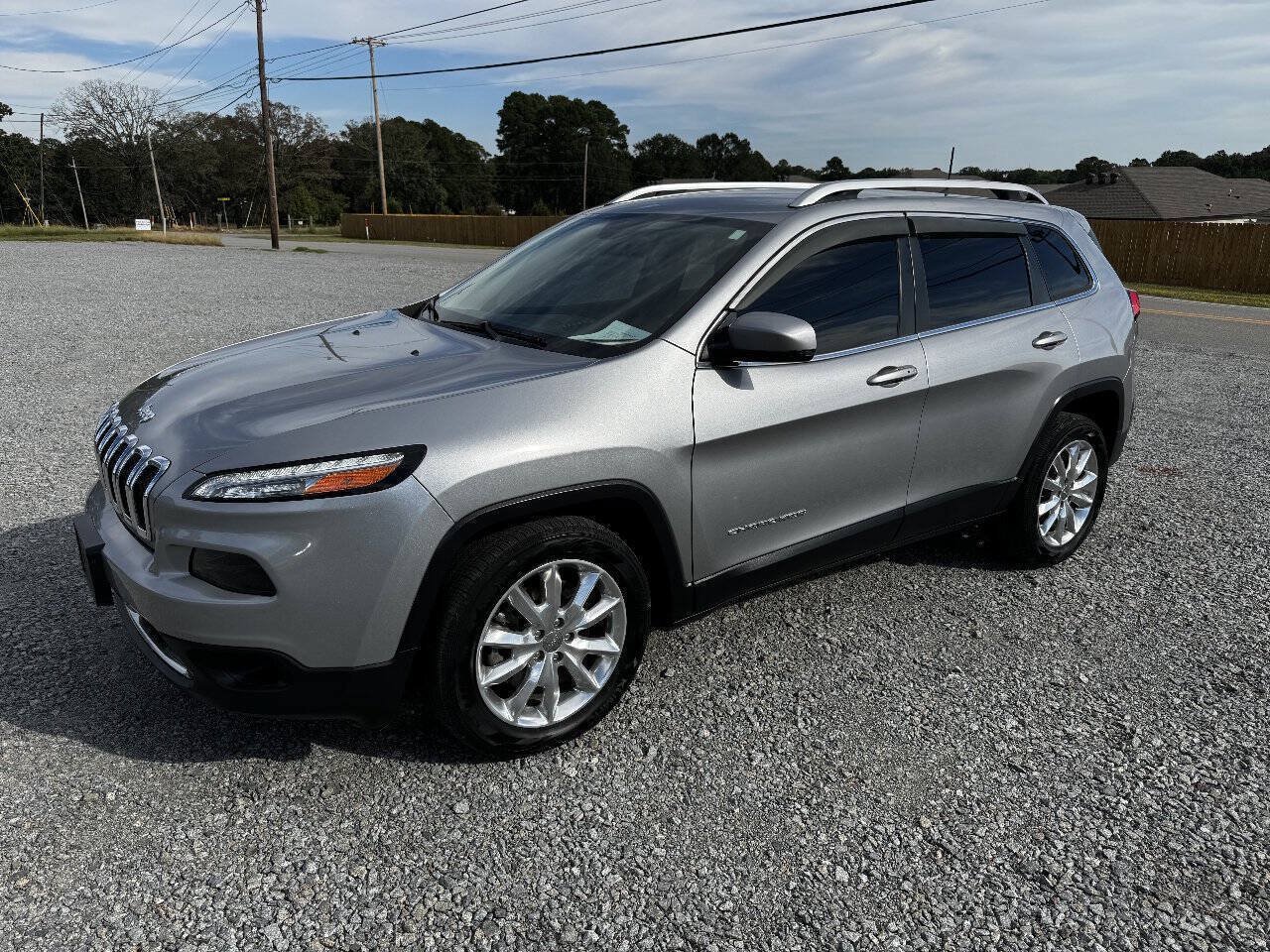 Used 2017 Jeep Cherokee Limited FWD image 3