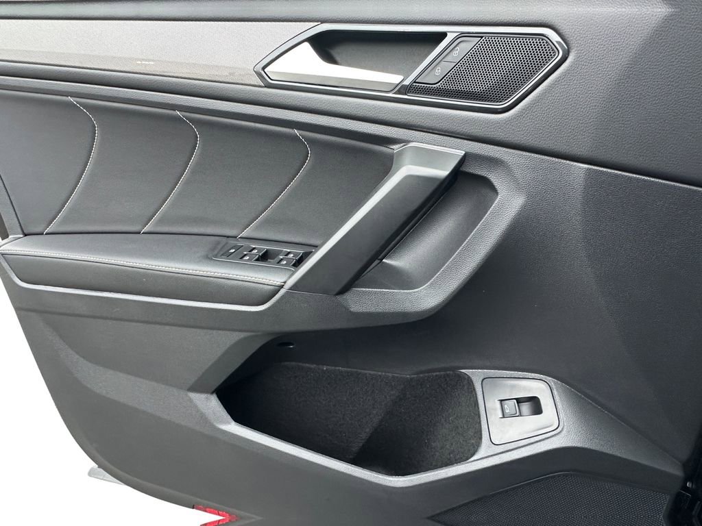 Used 2022 Volkswagen Tiguan SE image 11