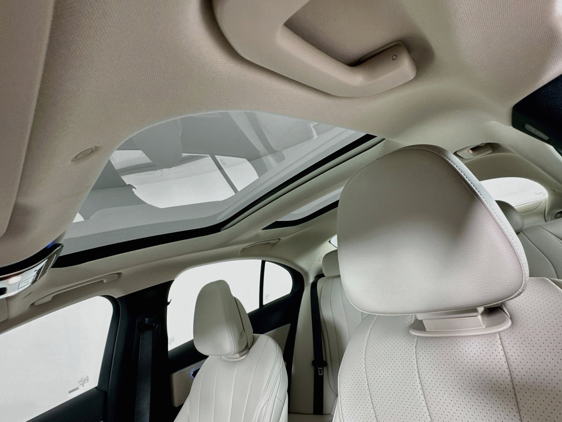 New 2027 Mercedes-Benz E 350 4MATIC Sedan image 24