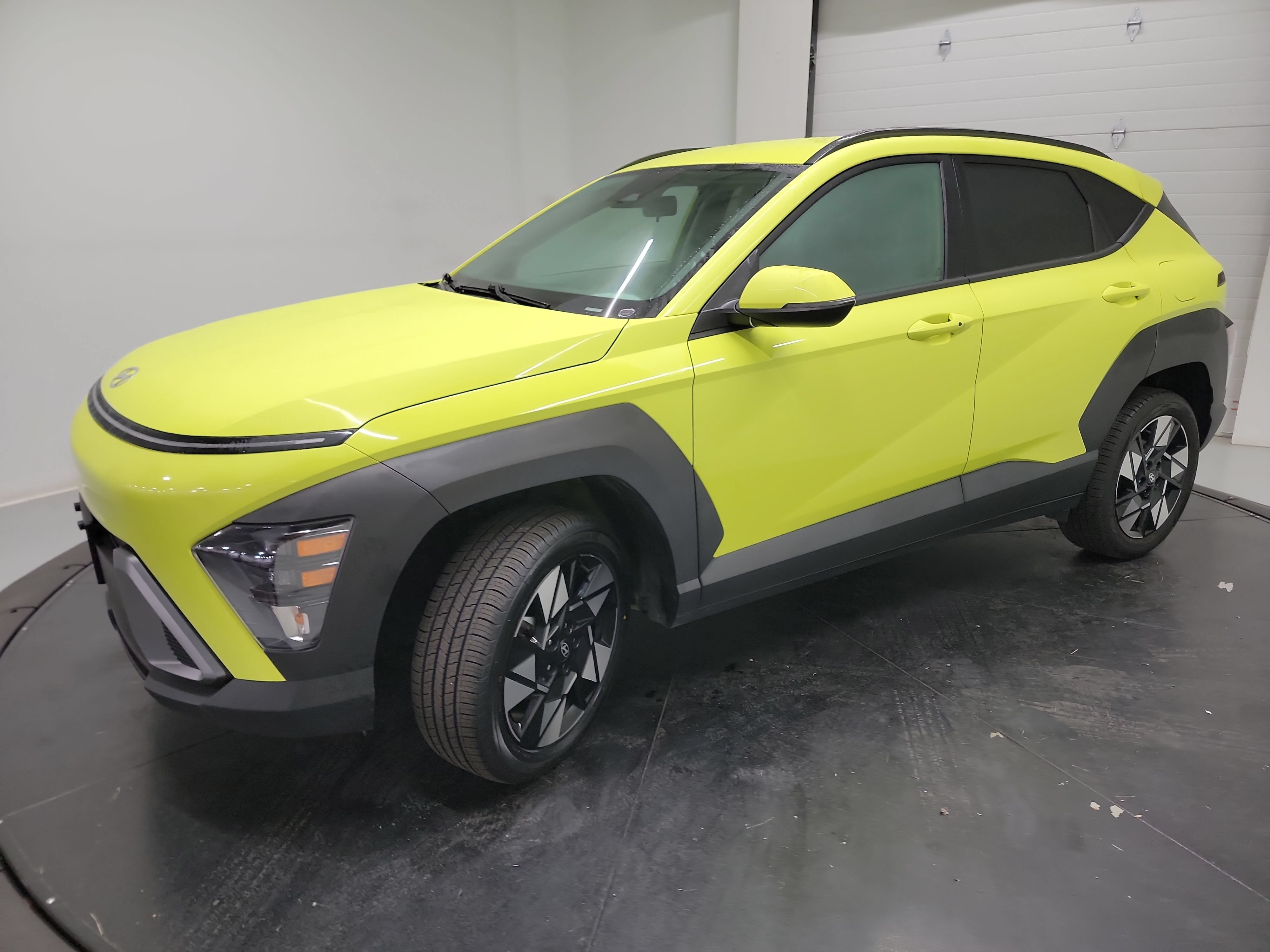 Used 2024 Hyundai Kona SEL AWD/4WD image 3