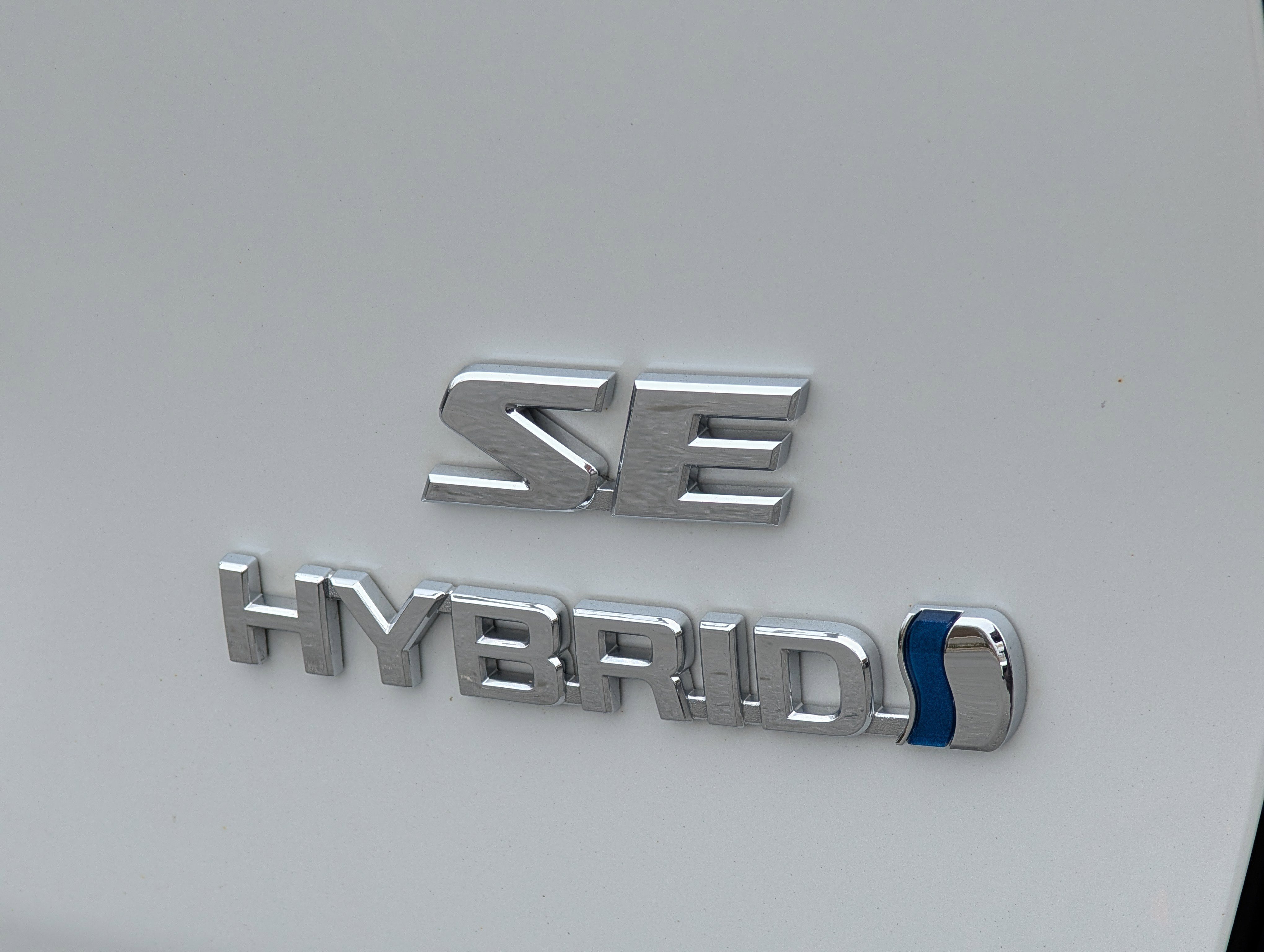 Used 2024 Toyota RAV4 SE w/ Convenience Package image 9